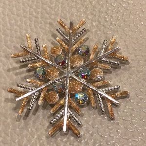 Vintage snowflake brooch